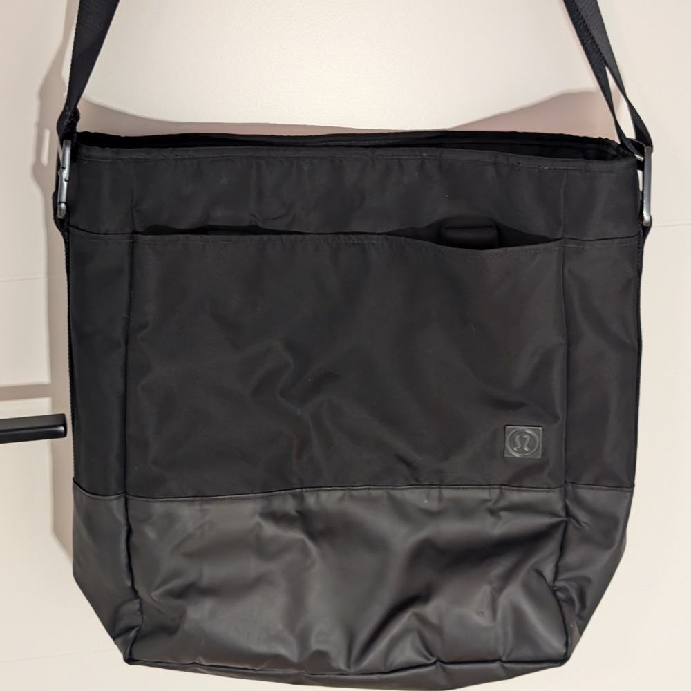 lululemon Black Nylon Gym Bag w Shoe bag